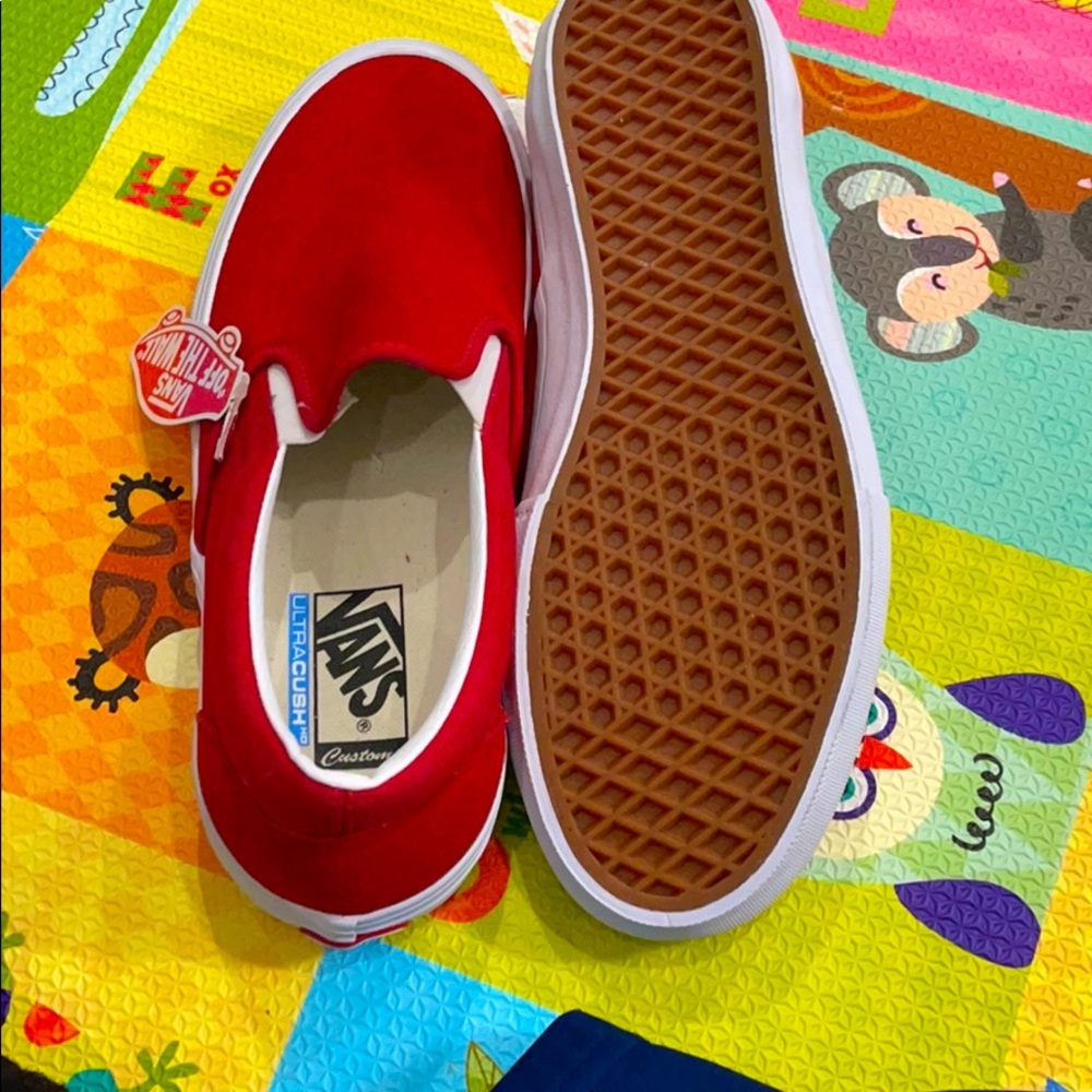 BRAND NEW VANS SLIP ON SIZE 10.5